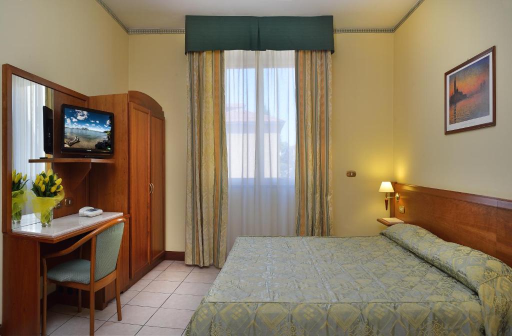 Двухместный (Классический двухместный номер с 1 кроватью или 2 отдельными кроватями) отеля Astor Hotel, Болонья