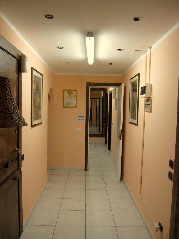Двухместный (Двухместный номер с 1 кроватью или 2 отдельными кроватями, общей ванной комнатой и видом на террасу) хостела Star Hostel, Милан