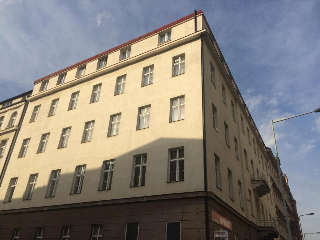 Апартаменты (Апартаменты с 2 спальнями) хостела Opletalova, Прага