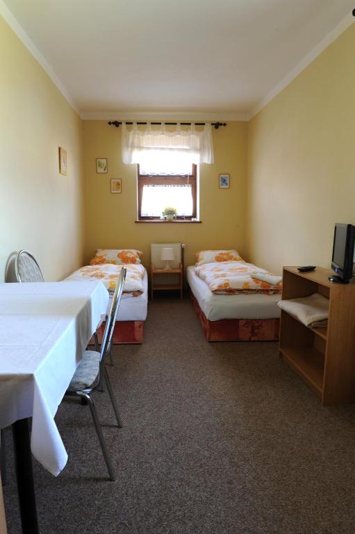 Двухместный (Двухместный номер с 2 отдельными кроватями и собственной ванной комнатой) гостевого дома Penzion Alpina Liberec, Либерец