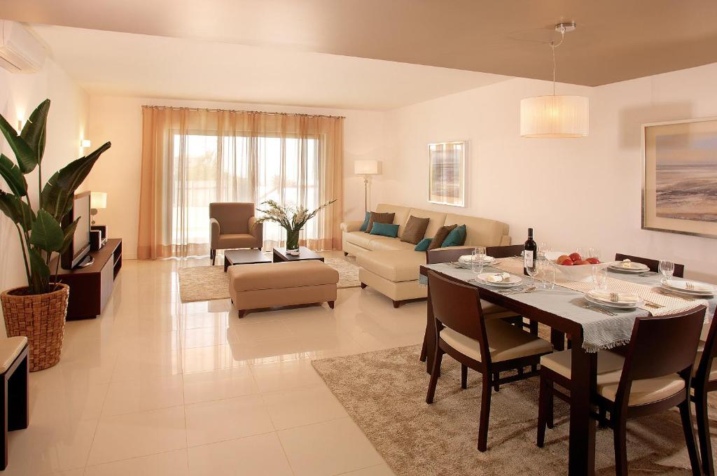 Апартаменты (Стандартные апартаменты с 3 спальнями и балконом) курортного отеля Belmar Spa & Beach Resort, Лагуш