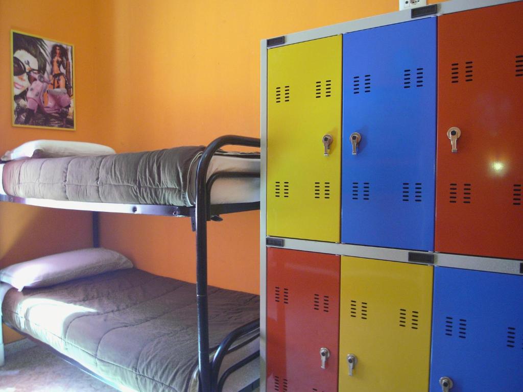 Трехместный (Трехместный номер с общей ванной комнатой) хостела Hostel California, Милан