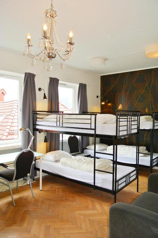 Номер (Односпальная кровать в общем мужском номере) хостела Marken Guesthouse, Берген (Северное море)