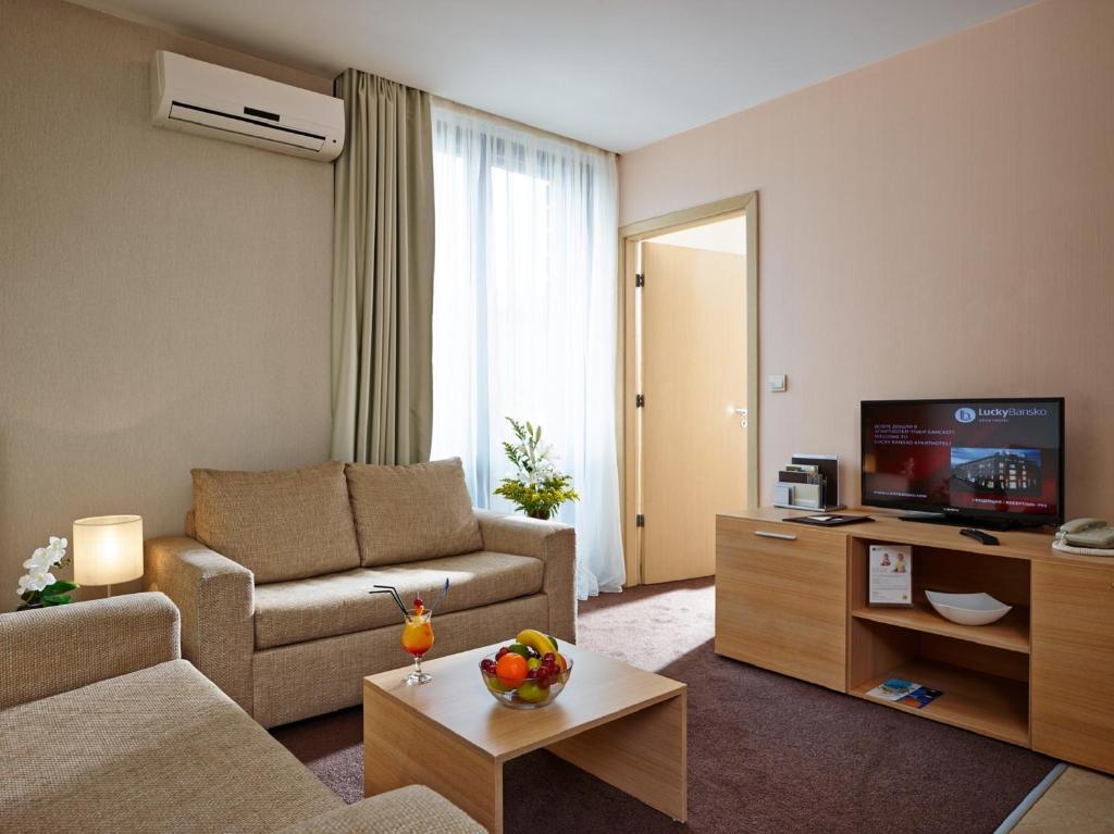 Апартаменты (Апартаменты-люкс с 1 спальней (для 2 взрослых и 1 ребенка)) отеля Lucky Bansko Aparthotel & SPA, Банско