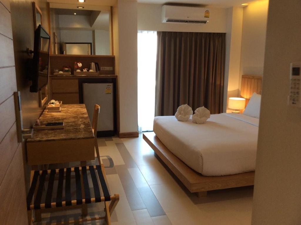 Двухместный (Улучшенный номер с кроватью размера «king-size») отеля W14 Pattaya, Паттайя