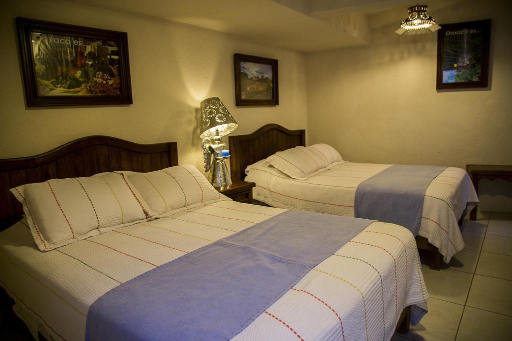Двухместный (Двухместный номер с 2 двуспальными кроватями) отеля Hotel Casa Yunenisa, Оахака-де-Хуарес