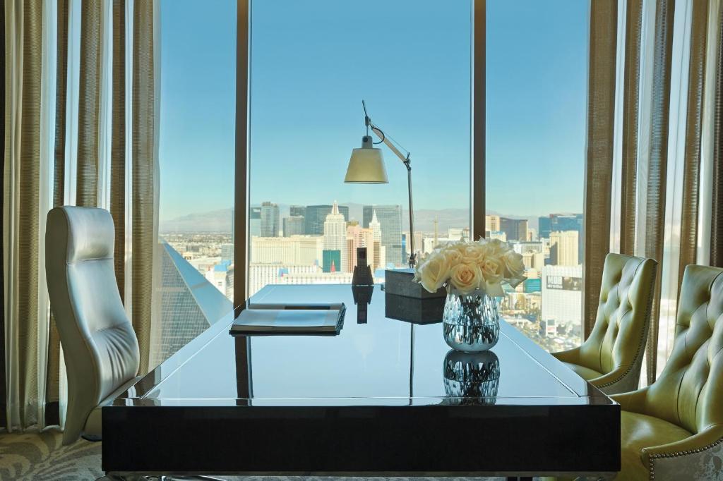 Сьюит (Президентский люкс, вид на бульвар Стрип), Four Seasons Hotel Las Vegas