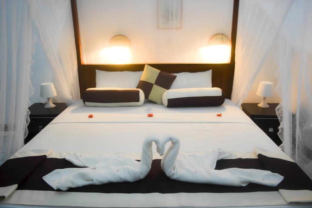 Двухместный (Двухместный номер Делюкс с 1 кроватью и балконом) отеля Hotel Thai Lanka, Хиккадува