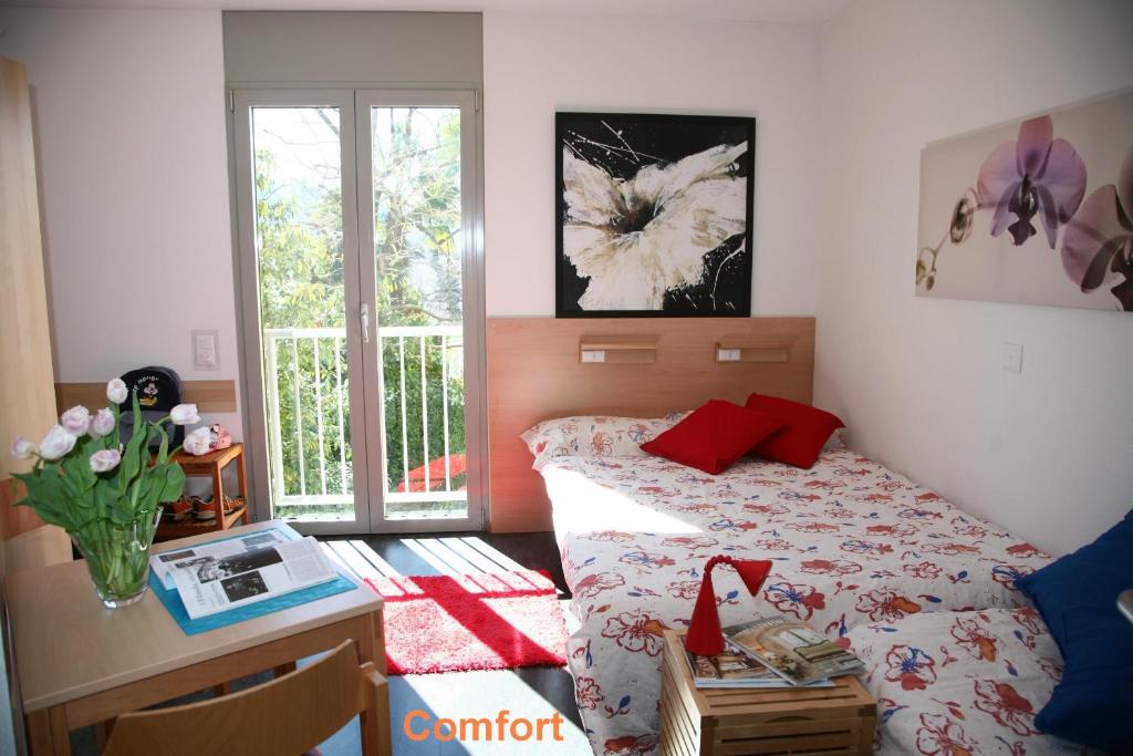 Двухместный (Двухместный номер «Комфорт» с 1 кроватью или 2 отдельными кроватями) хостела Lugano Savosa Youth Hostel, Лугано