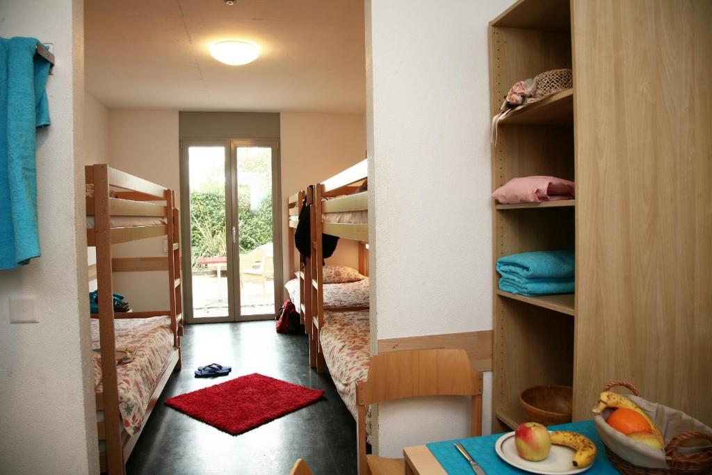 Номер (Односпальная кровать в общем номере для женщин с общей ванной комнатой) хостела Lugano Savosa Youth Hostel, Лугано