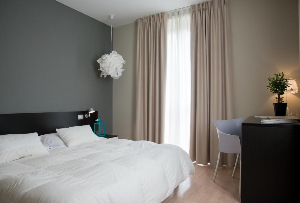 Двухместный (Улучшенный двухместный номер с 1 кроватью или 2 отдельными кроватями) отеля Berghotel, Бергамо