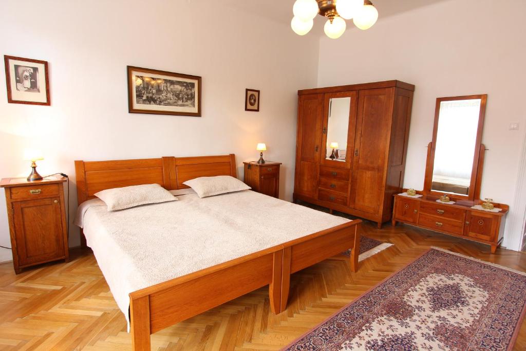 Апартаменты (Апартаменты с 2 спальнями) гостевого дома Penzion Jelen Vranov nad Dyjí, Зноймо