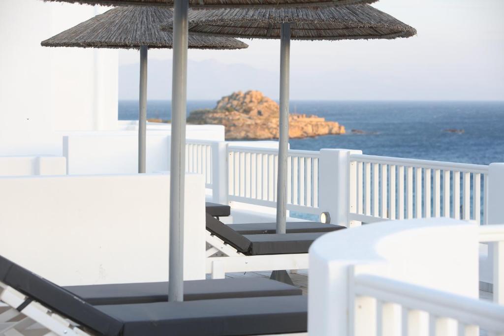 Трехместный (Трехместный номер Делюкс с видом на море) отеля The George, Платис Ялос, Эгейские острова