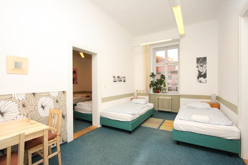 Двухместный (Двухместный номер с 1 кроватью или 2 отдельными кроватями, общая ванная комната) отеля Charles Square, Прага