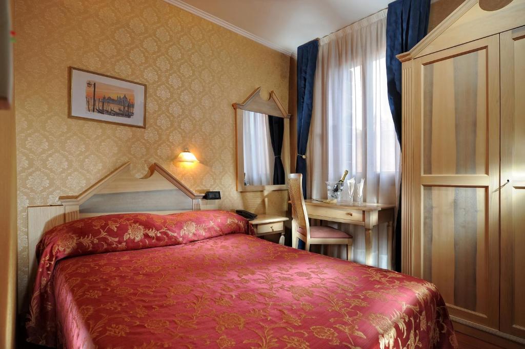 Двухместный (Небольшой двухместный номер - В дополнительном здании) отеля Hotel Tintoretto, Венеция