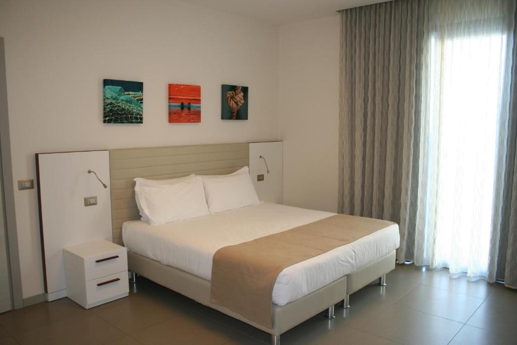 Двухместный (Двухместный номер с 1 кроватью или 2 отдельными кроватями и боковым видом на море) отеля Hotel & Residence Cavalluccio Marino, Римини