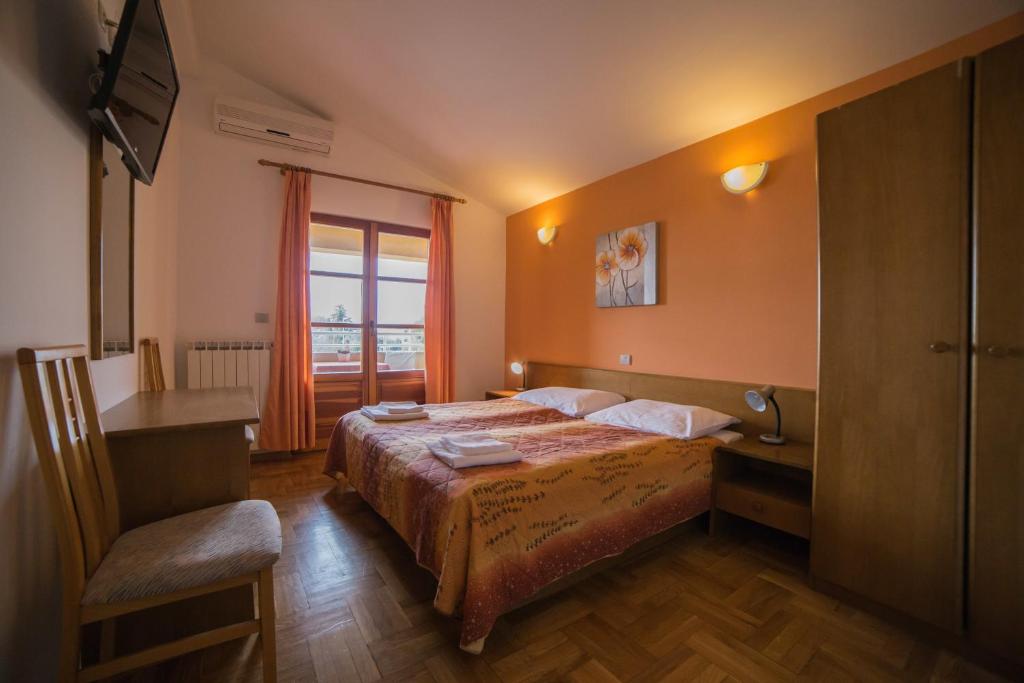 Двухместный (Двухместный номер с 1 кроватью и балконом) отеля B@B Valbruna, Ровинь