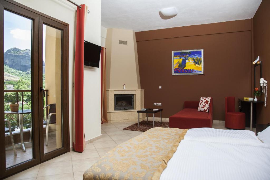 Сьюит (Семейный полулюкс Делюкс с садом и панорамным видом на Метеору) отеля Hotel Meteoritis, Калампака