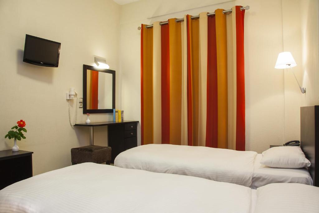 Двухместный (Двухместный номер Делюкс с 2 отдельными кроватями и балконом) отеля Hotel Meteoritis, Калампака