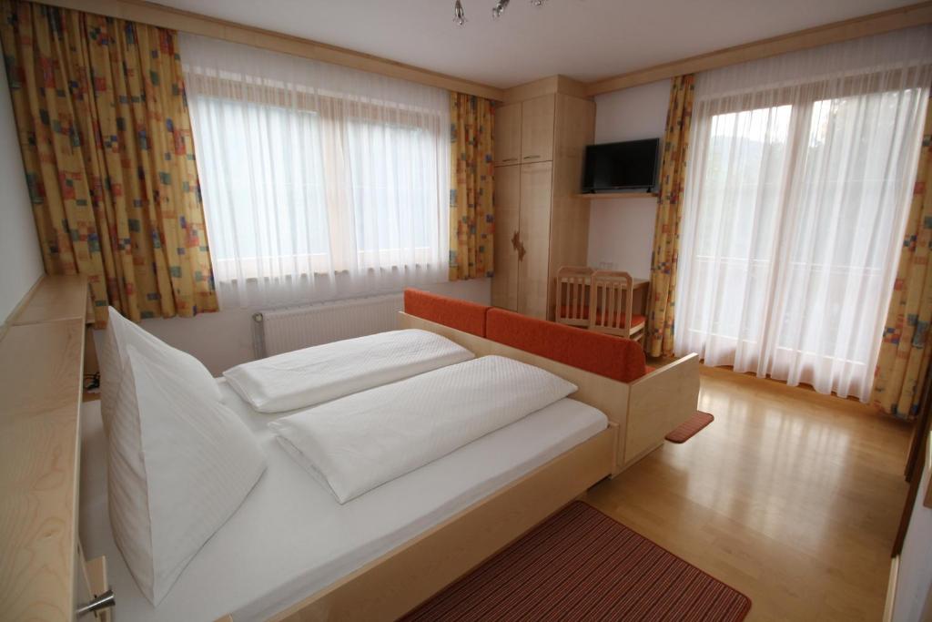Двухместный (Двухместный номер с 1 кроватью и балконом) гостевого дома Hotel Garni Haus Anita, Лизинг