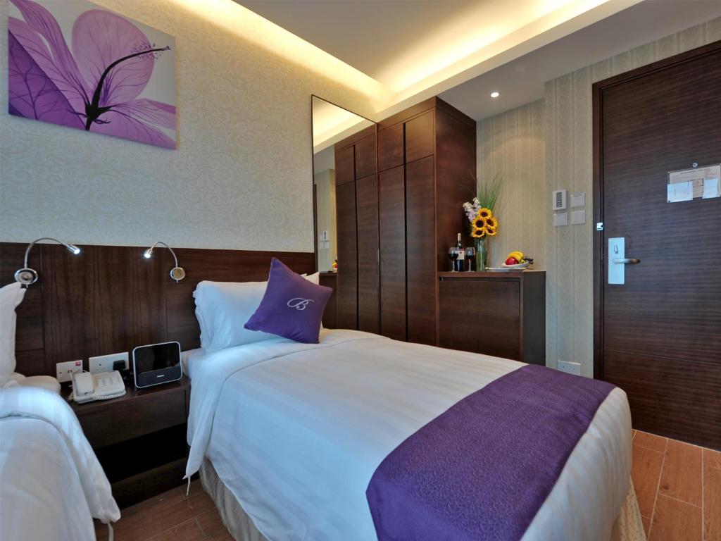 Двухместный (Улучшенный двухместный номер с 2 отдельными кроватями) отеля The Bauhinia Hotel - Tsim Sha Tsui, Гонконг (город)