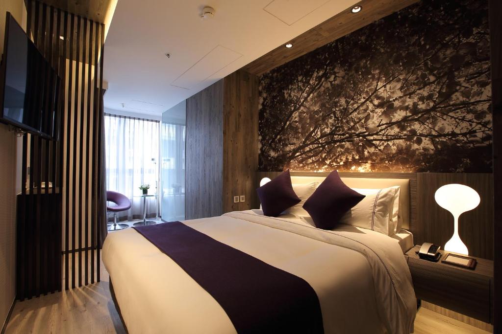 Двухместный (Номер Делюкс с кроватью размера «queen-size») отеля The Perkin Hotel, Гонконг (город)
