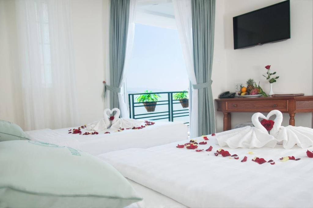 Двухместный (Улучшенный двухместный номер с 2 отдельными кроватями) отеля Pavillon Garden Hotel & Spa, Нячанг