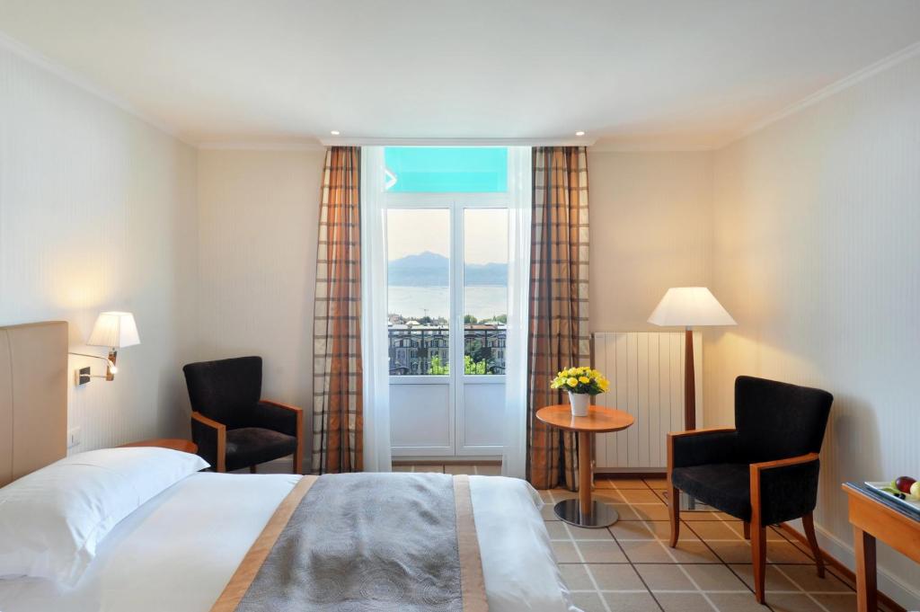 Двухместный (Двухместный номер с 1 кроватью, вид на озеро) отеля Hôtel de la Paix Lausanne, Лозанна