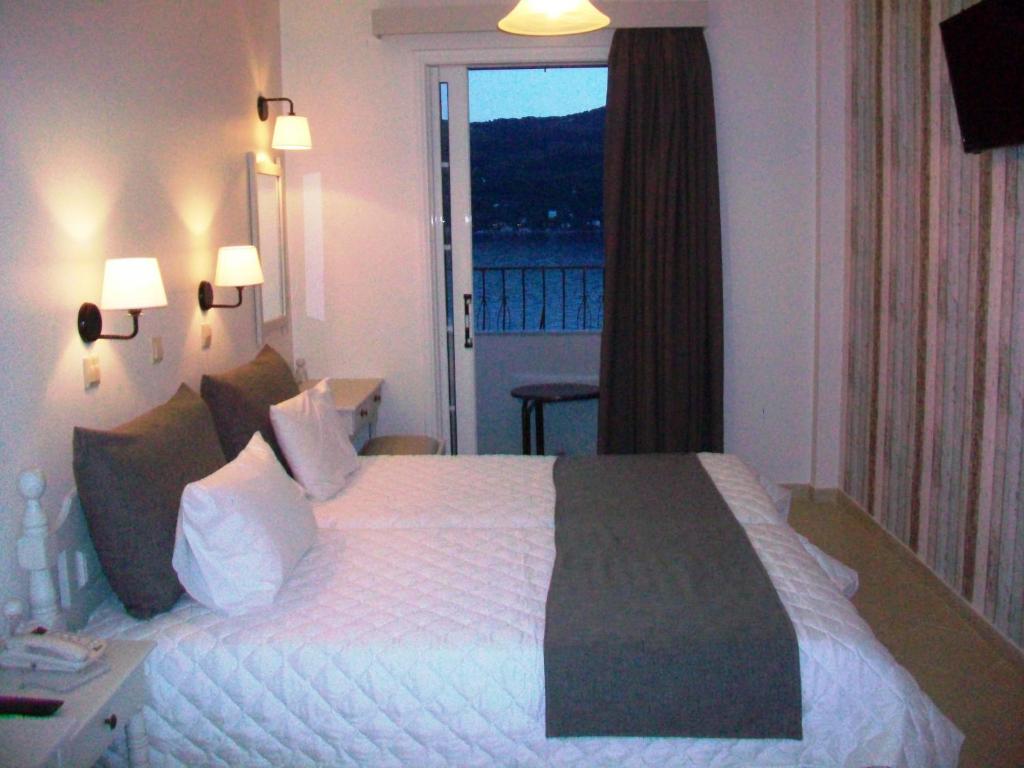 Двухместный (Двухместный номер с 1 кроватью или 2 отдельными кроватями - Рядом с морем, 2 этаж) отеля Mirini Hotel, Самос