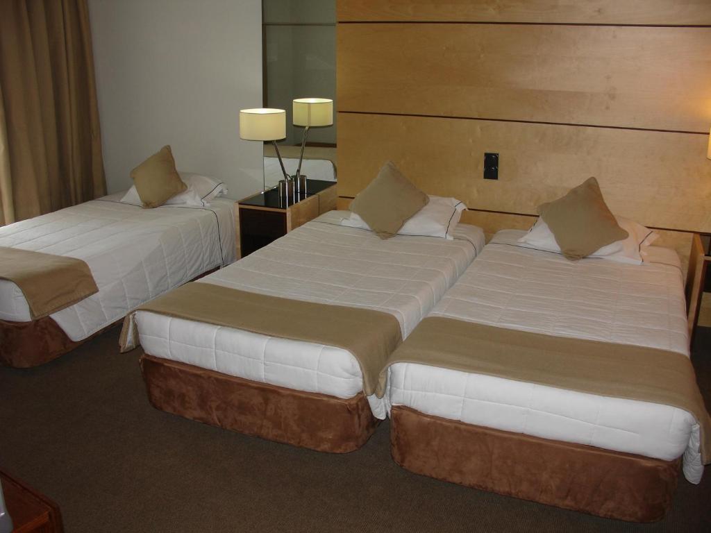 Трехместный (Трехместный номер) отеля VIP Executive Azores Hotel, Понта-Делгада