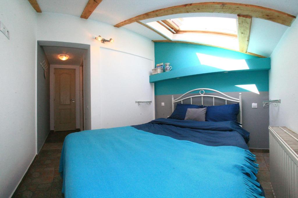 Двухместный (Двухместный номер с 1 кроватью и собственной ванной комнатой) хостела Retro Hostel, Клуж-Напока