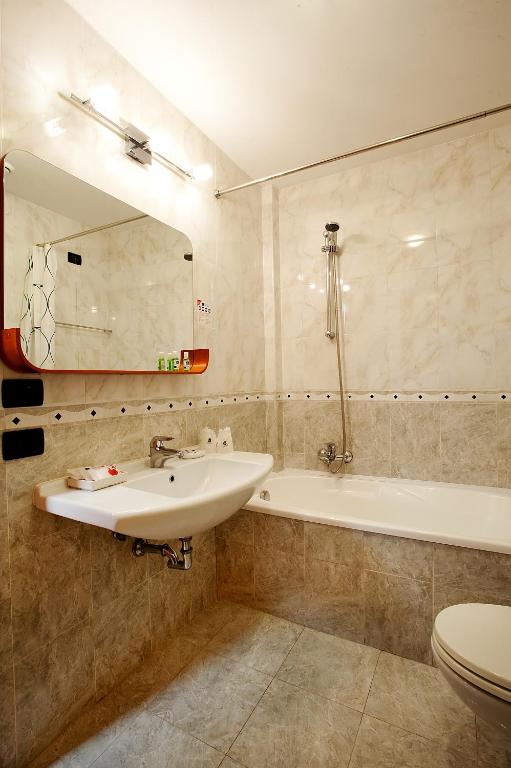 Двухместный (Стандартный двухместный номер с 2 отдельными кроватями) отеля Best Western Blu Hotel Roma, Рим