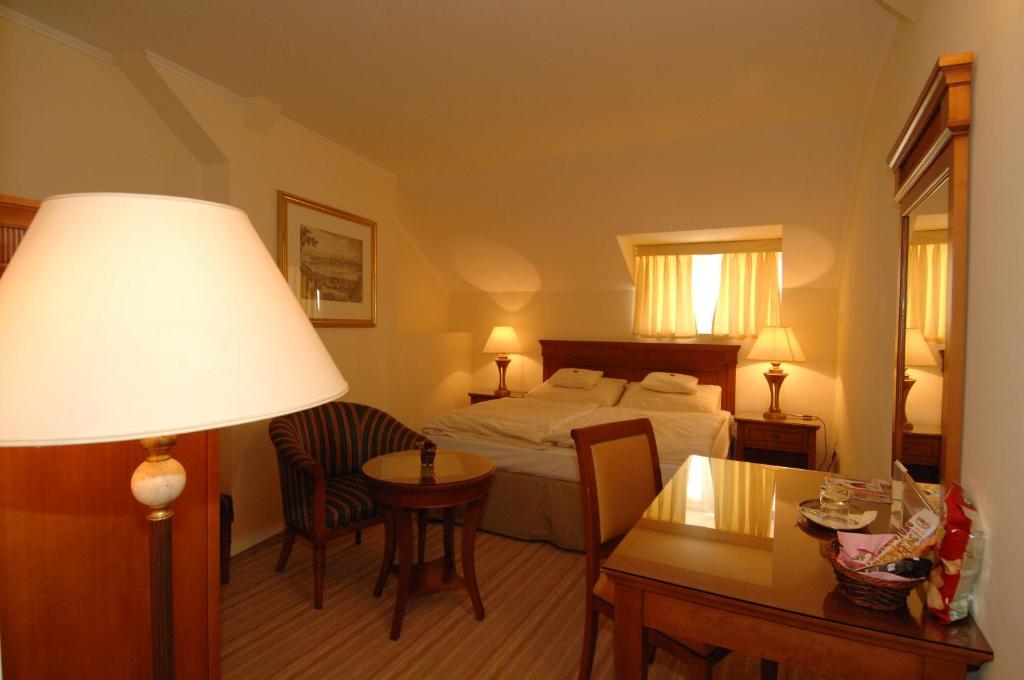 Двухместный (Улучшенный двухместный номер с 1 кроватью) отеля Hotel Romantik Eger, Эгер