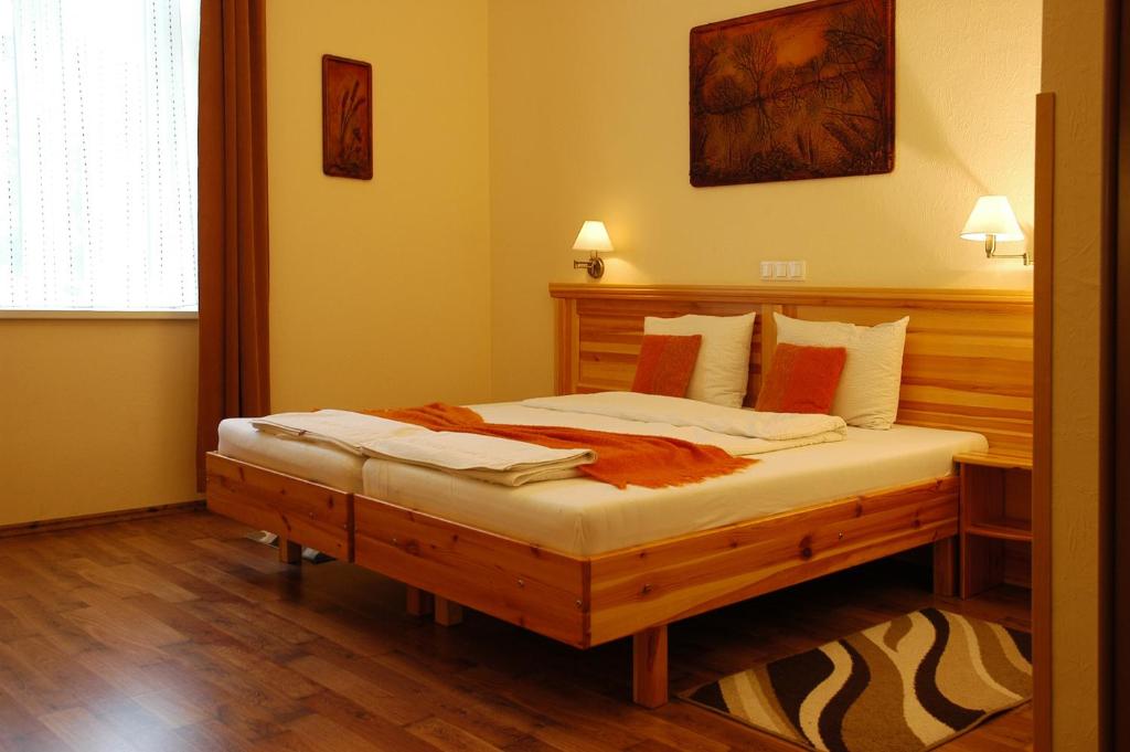 Двухместный (Двухместный номер с 1 кроватью или 2 отдельными кроватями) отеля Hotel Manzard Panzio, Будапешт