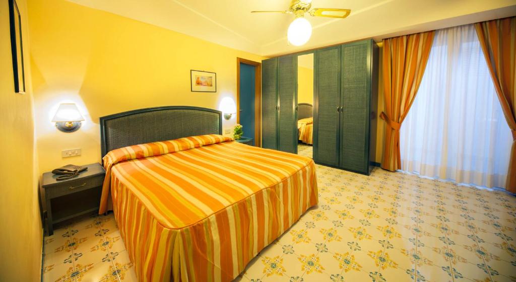 Двухместный (Двухместный номер с 1 кроватью или 2 отдельными кроватями) отеля Hotel Ambasciatori, Искья
