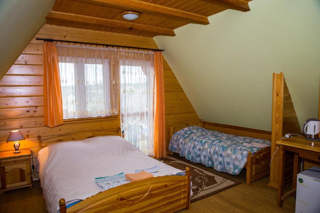 Двухместный (Двухместный номер с 1 кроватью и балконом) семейного отеля Domek Pod Klonem Agroturystyka, Бяловежа