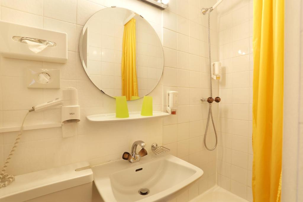 Двухместный (Стандартный двухместный номер с 1 кроватью или 2 отдельными кроватями), Hotel Tor