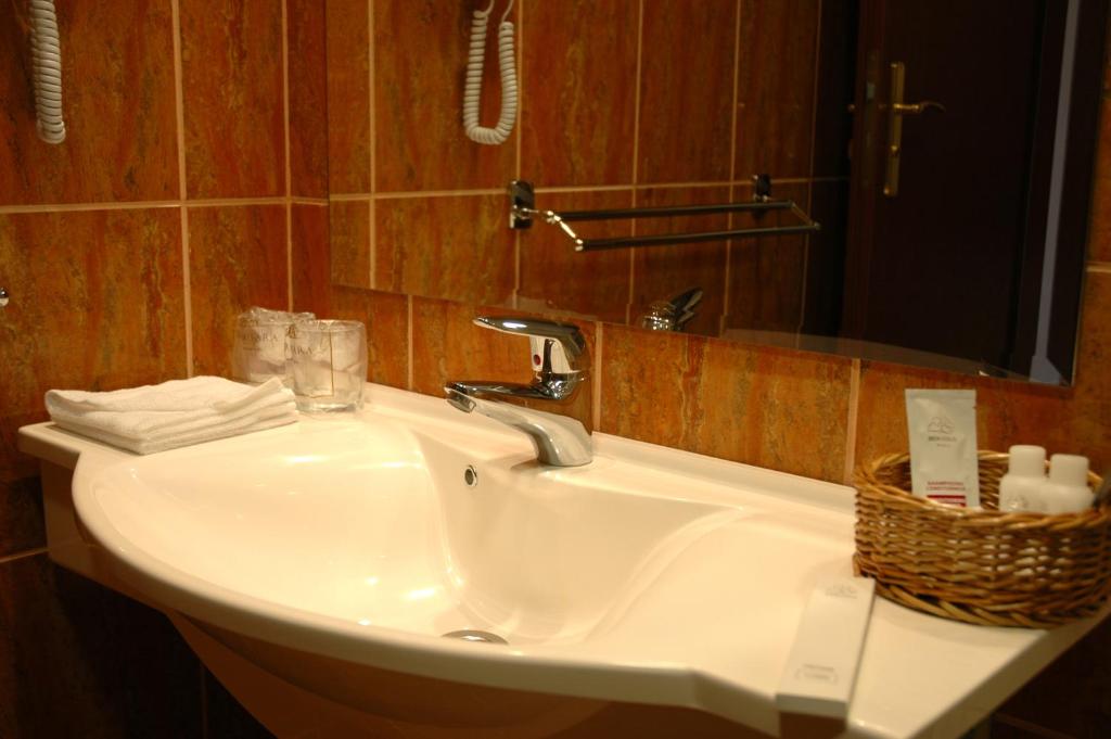 Двухместный (Двухместный номер с 1 кроватью или 2 отдельными кроватями) отеля Hotel Germisara, Дева