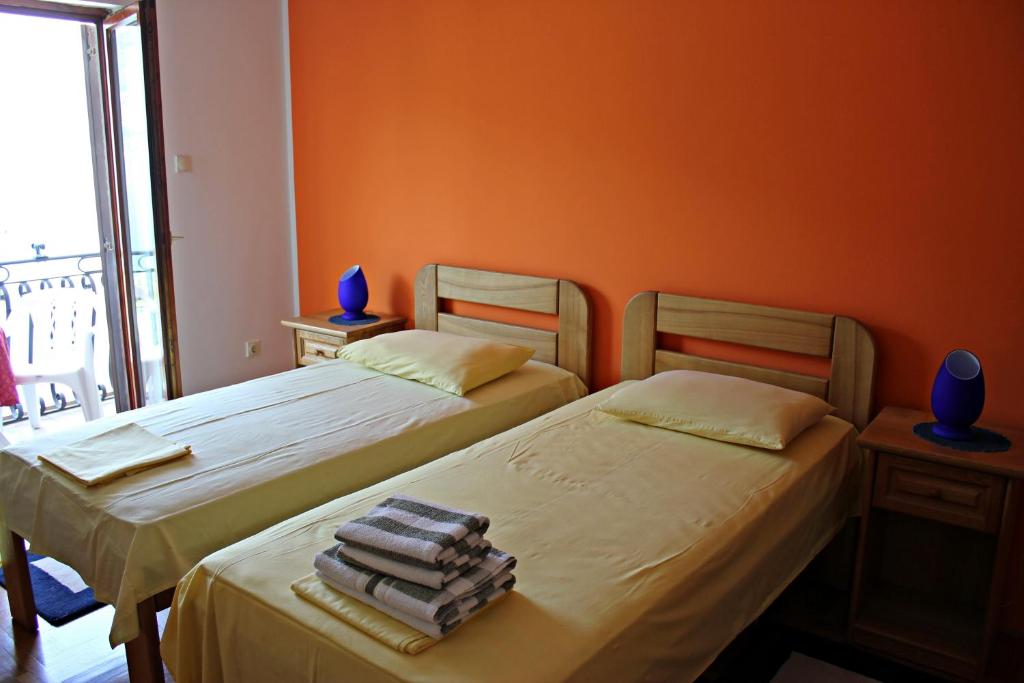 Двухместный (Стандартный двухместный номер с 2 отдельными кроватями и общей ванной комнатой) гостевого дома Guest House Tomcuk, Котор