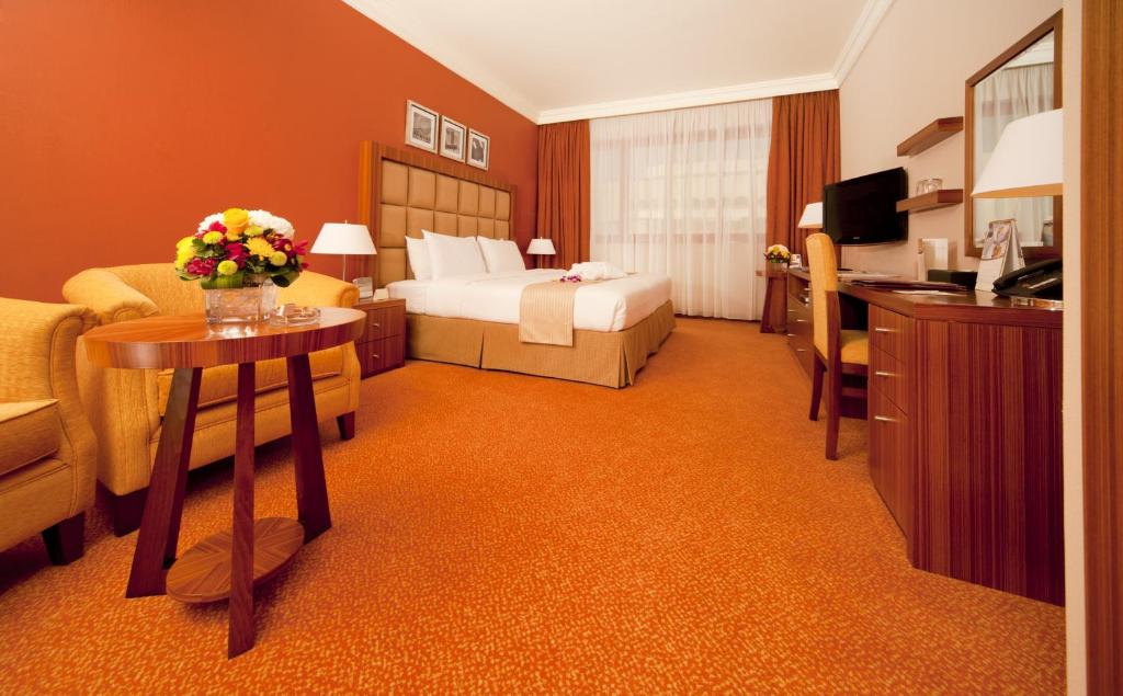 Сьюит (Представительский люкс) отеля City Seasons Al Hamra Hotel, Абу-Даби