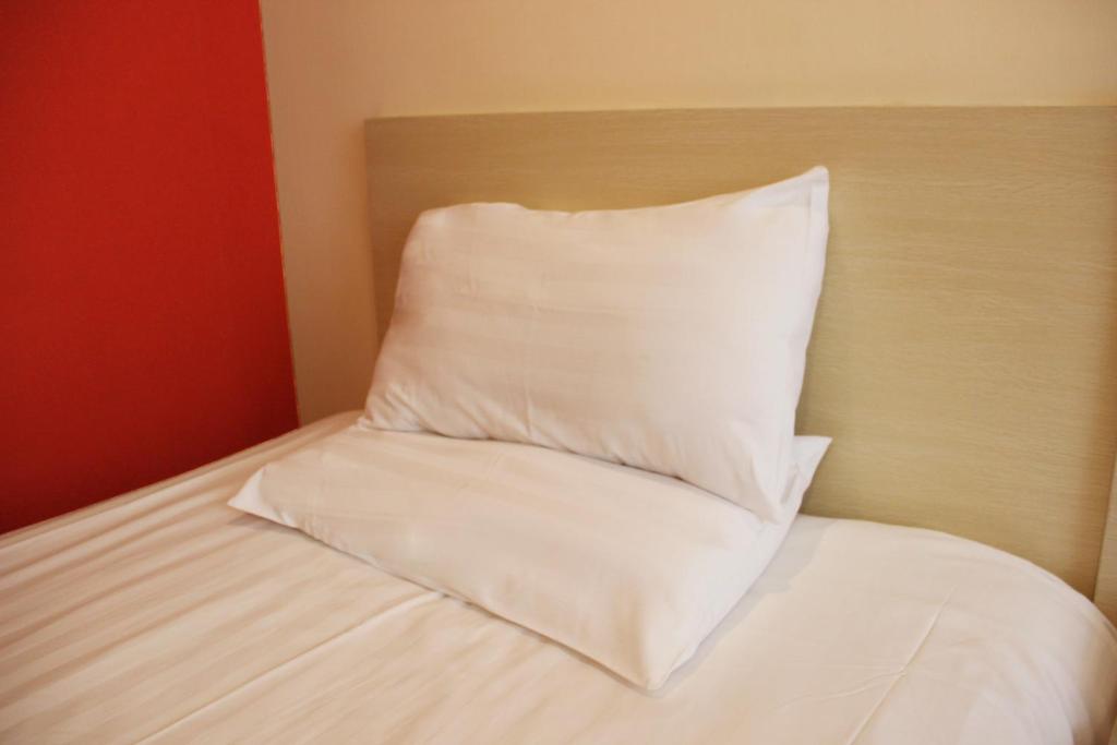 Двухместный (Для граждан материкового Китая - Улучшенный двухместный номер с 1 кроватью) отеля Hanting Express Qingdao Licang Jinshui Road, Циндао
