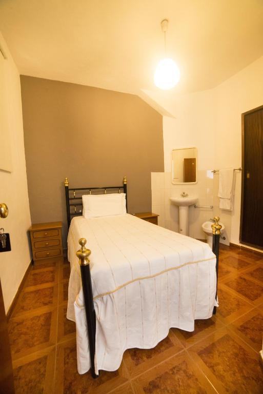 Одноместный (Одноместный номер с общей ванной комнатой) гостевого дома Residencial Valentina, Лиссабон