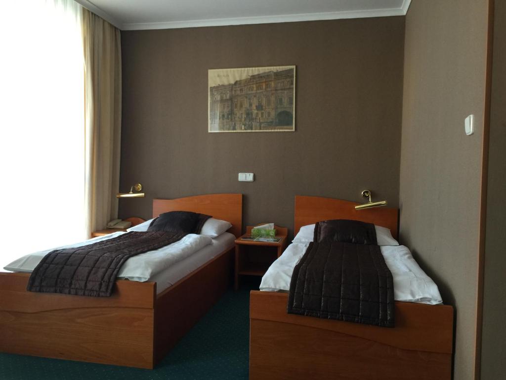 Двухместный (Двухместный номер с 2 отдельными кроватями и ванной) отеля Hotel Dukla, Прешов