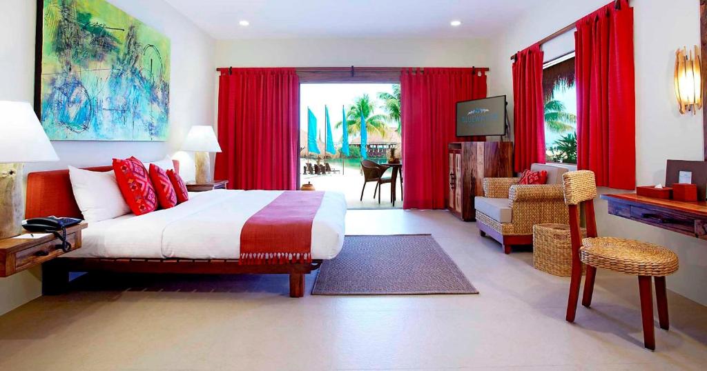 Номер (Бунгало Royal) курортного отеля Maribago Bluewater Beach Resort, Мактан