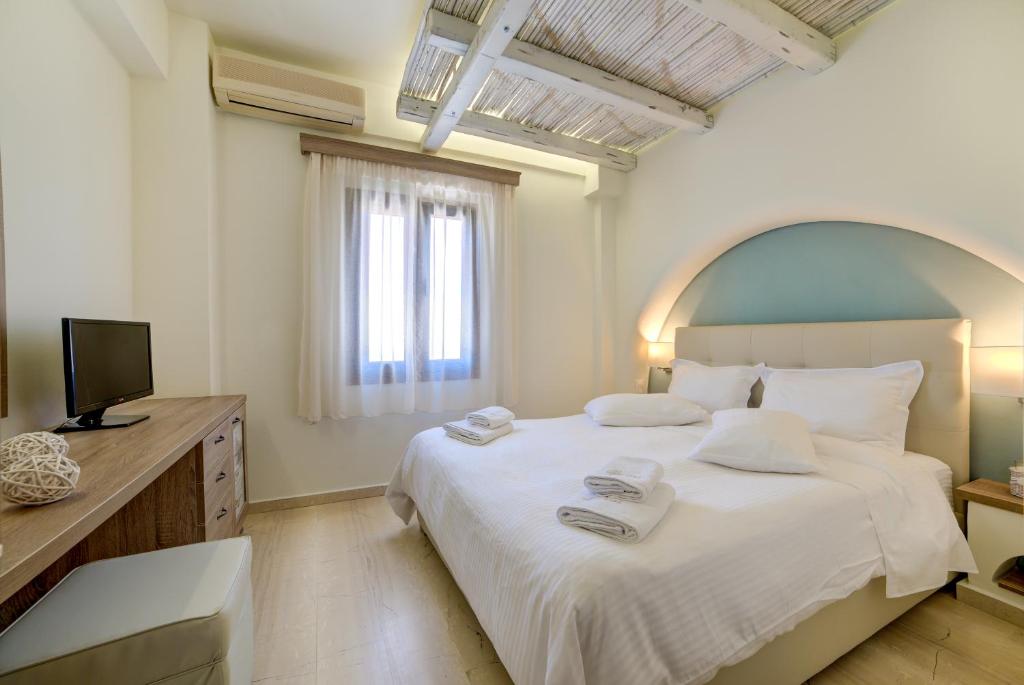 Двухместный (Двухместный номер эконом-класса c 1 кроватью, без балкона) апарт-отеля Ifestos Villa, Тира