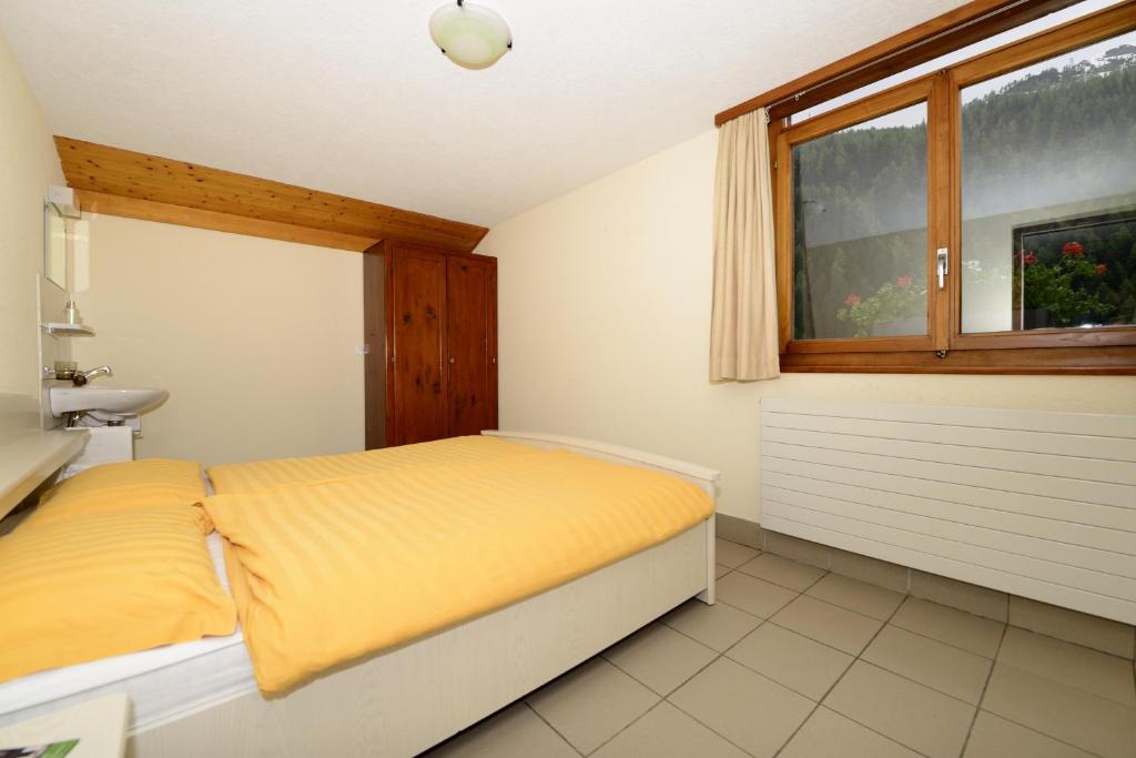 Двухместный (Стандартный двухместный номер с ванной комнатой вне номера) хостела Hostel Easy B&B, Локарно