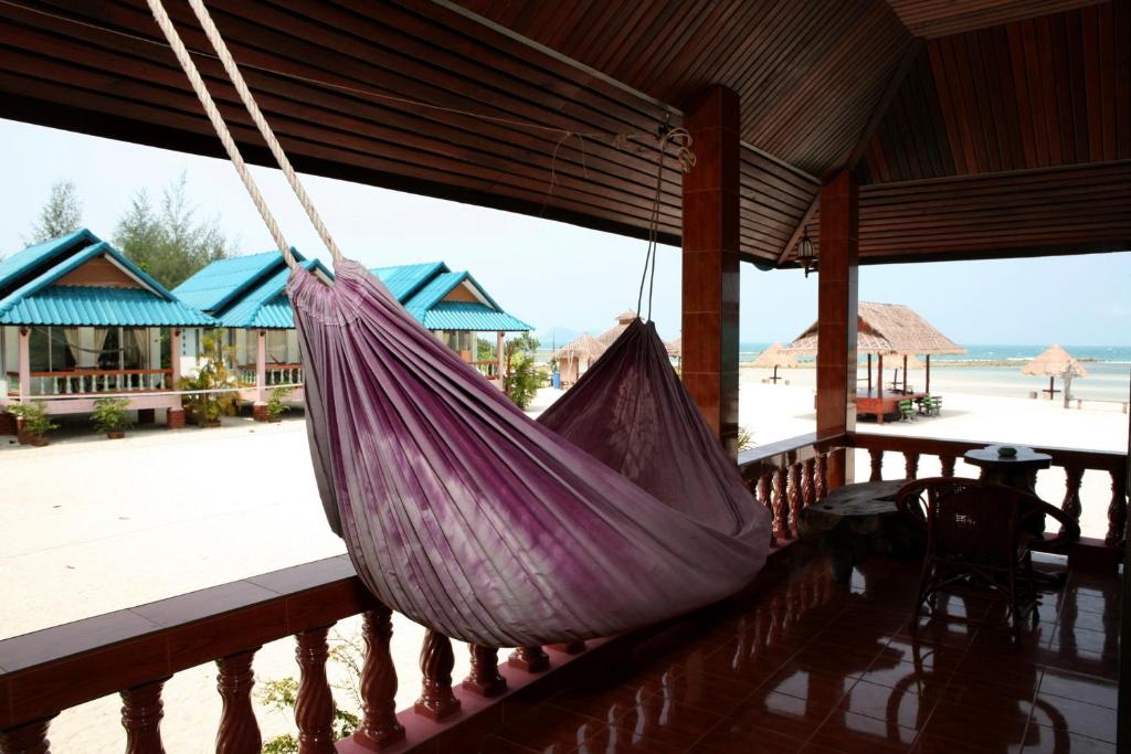 Трехместный (Семейное бунгало Делюкс с видом на море) курортного отеля Nice Sea Resort, Пханган