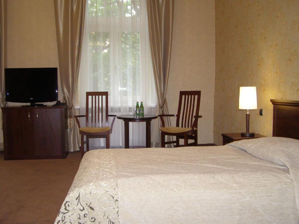 Трехместный (Стандартный трехместный номер) отеля Hotel Royal, Краков