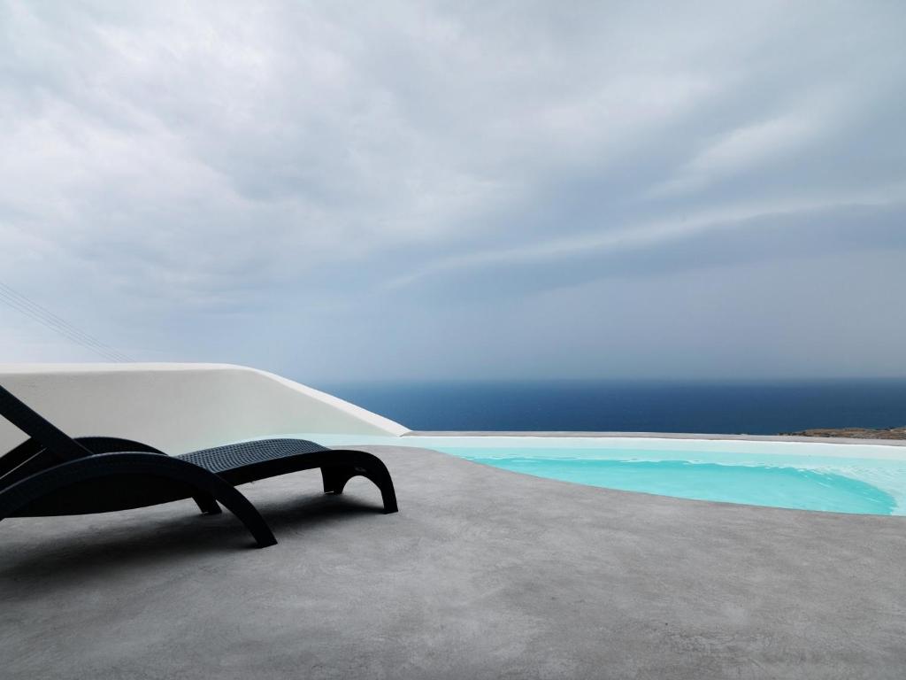 Семейный (Вилла с 2 спальнями и собственным открытым бассейном) отеля Dome Santorini Resort & Villas, Имеровиглион