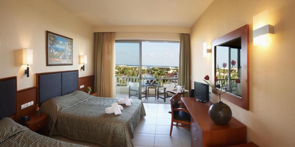 Двухместный (Двухместный номер с видом на бассейн) курортного отеля Stella Palace Resort & Spa, Херсониссос
